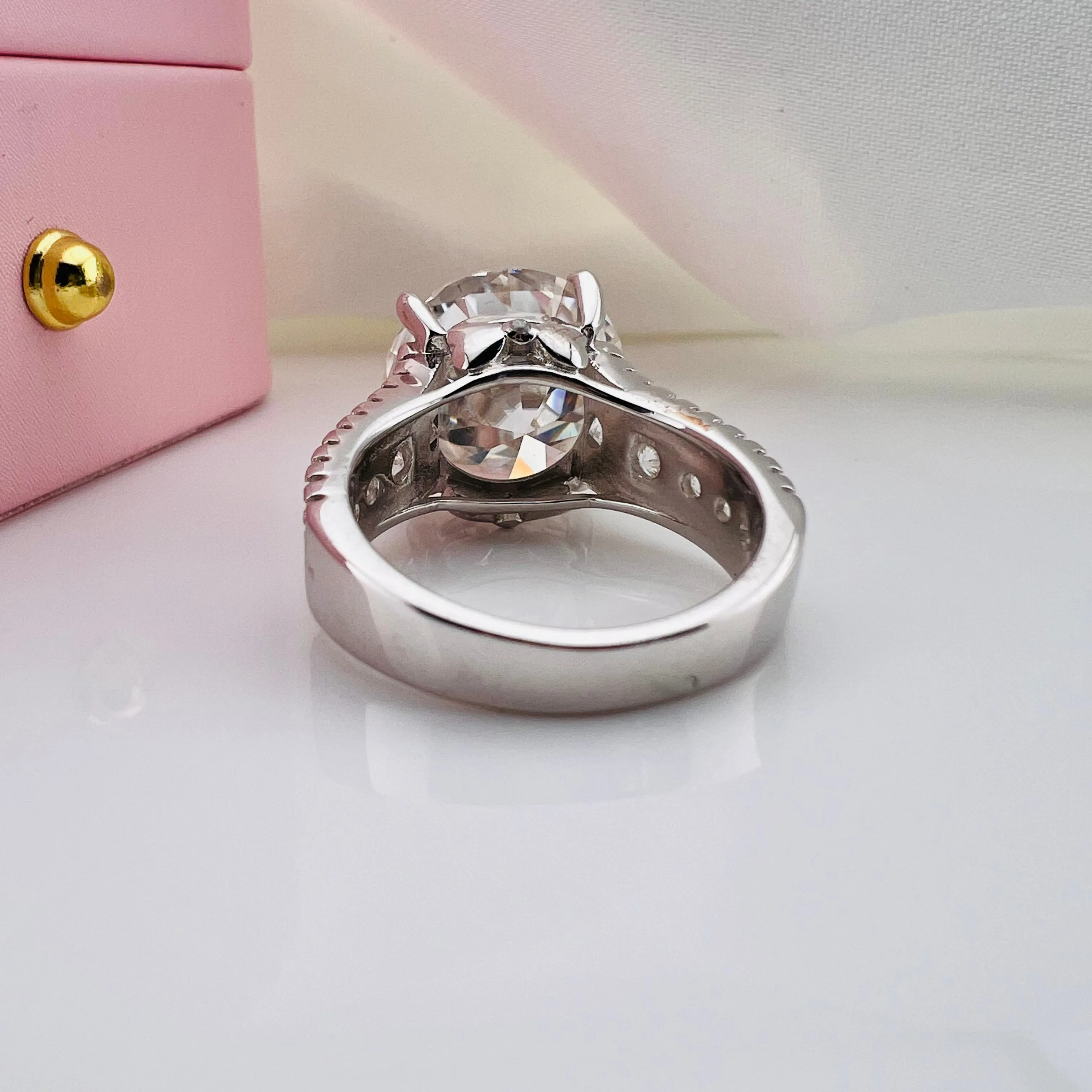 10.0 Ct Round Cut Diamond Engagement Ring