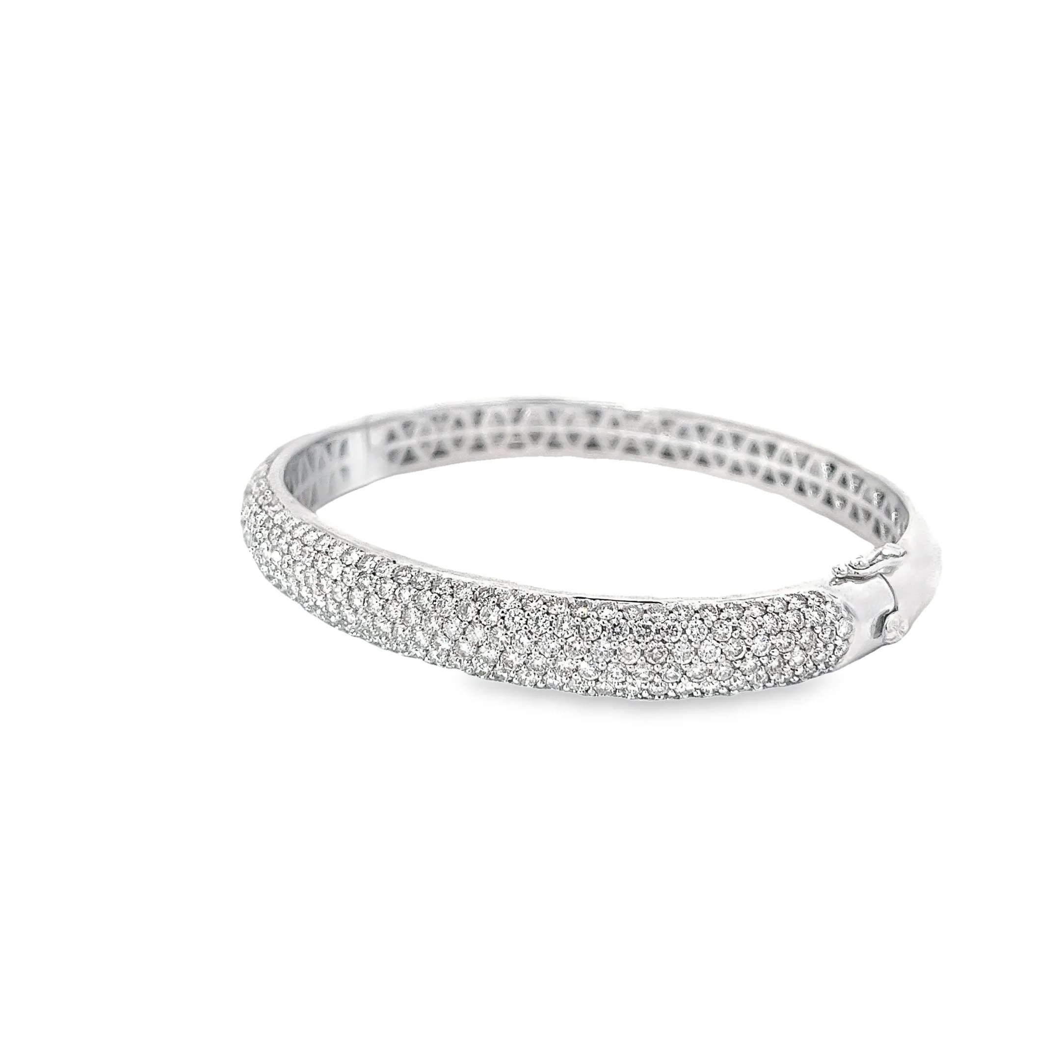 18K WHITE GOLD 5.10CT F VS2 24.3GRAM 8.3 WIDE PAVE DIAMOND BANGLE BRACELET