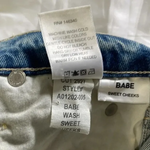 AMO Babe Sweet Cheeks Jeans Women’s Size 27 Blue Raw Hem Button Fly‎ Ankle Denim