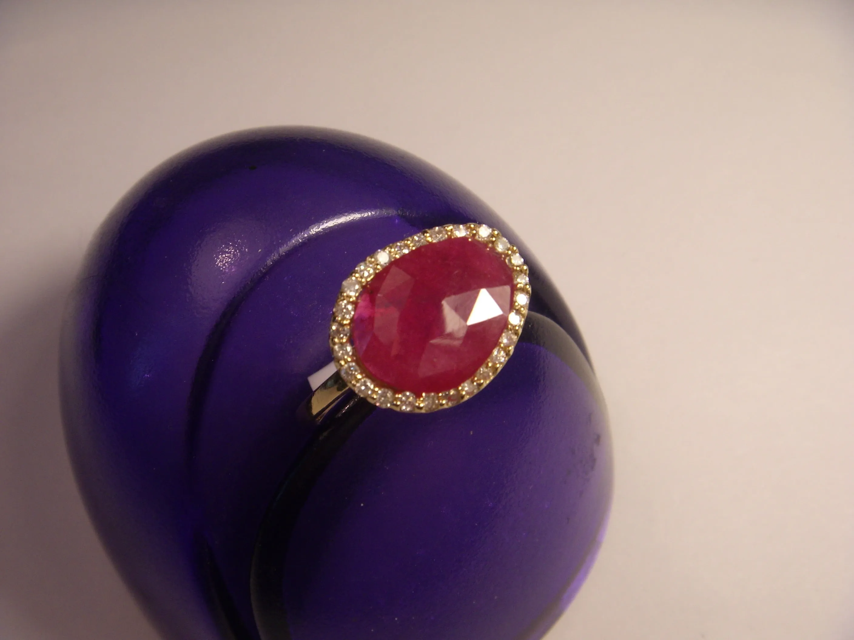 Beautiful Estate 14K Yellow Gold Ruby Diamond Band Fashion Ring