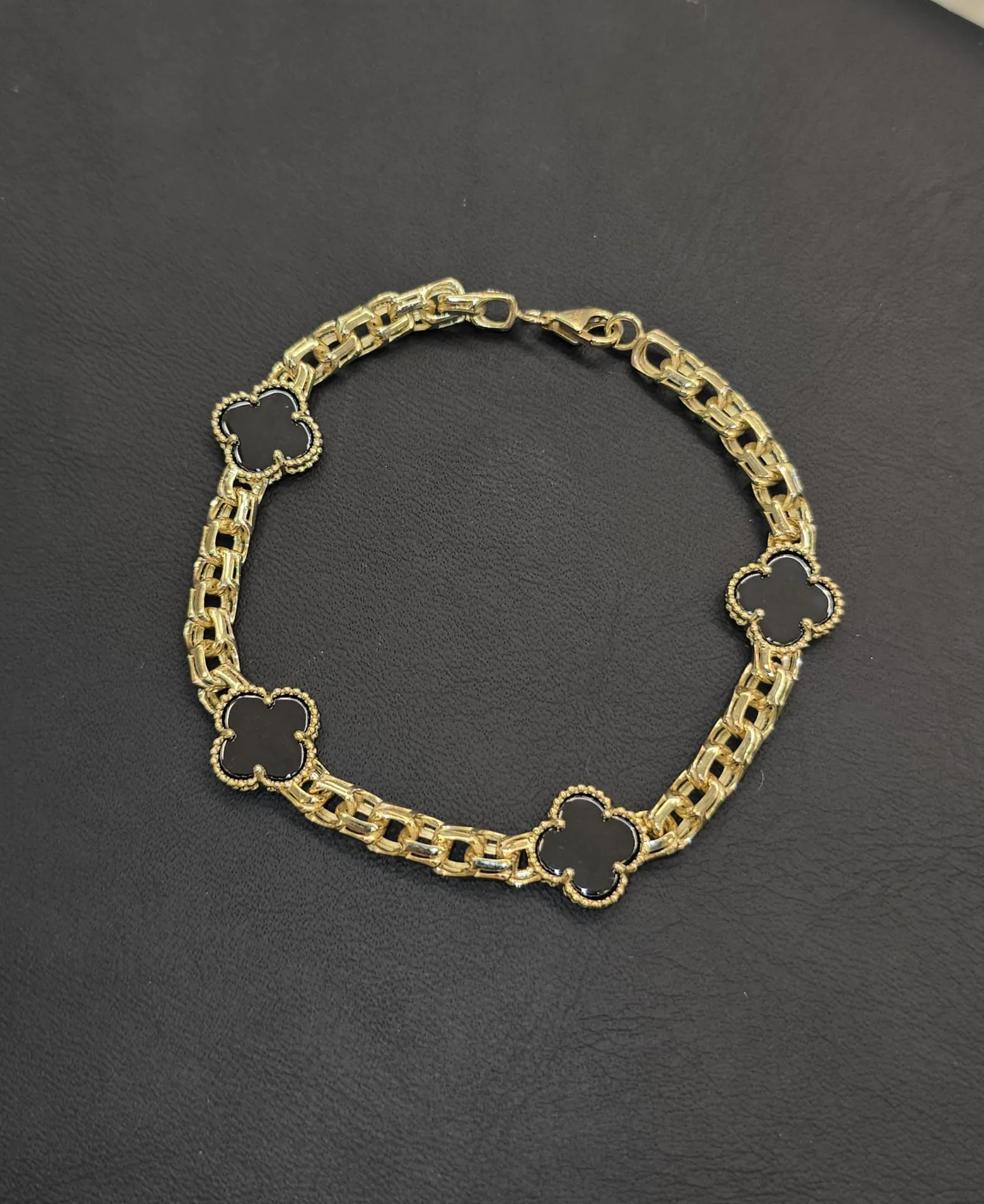 Chino-Clover Braclet