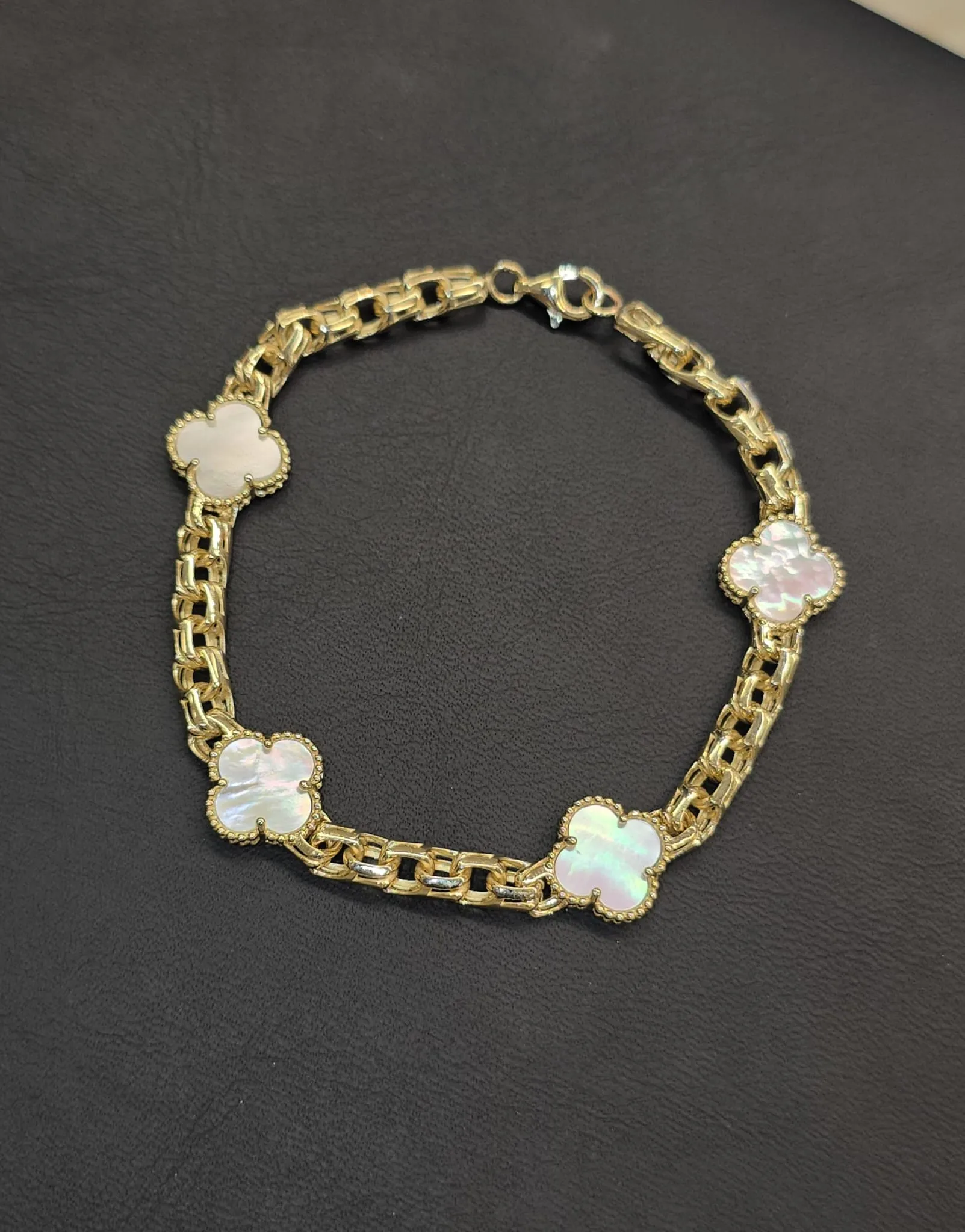 Chino-Clover Braclet