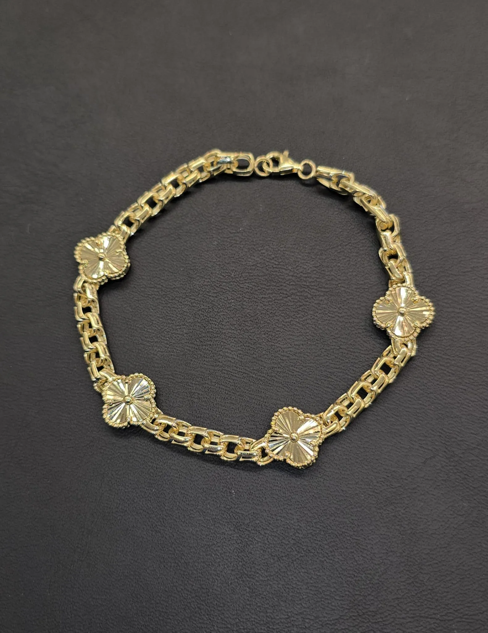 Chino-Clover Braclet