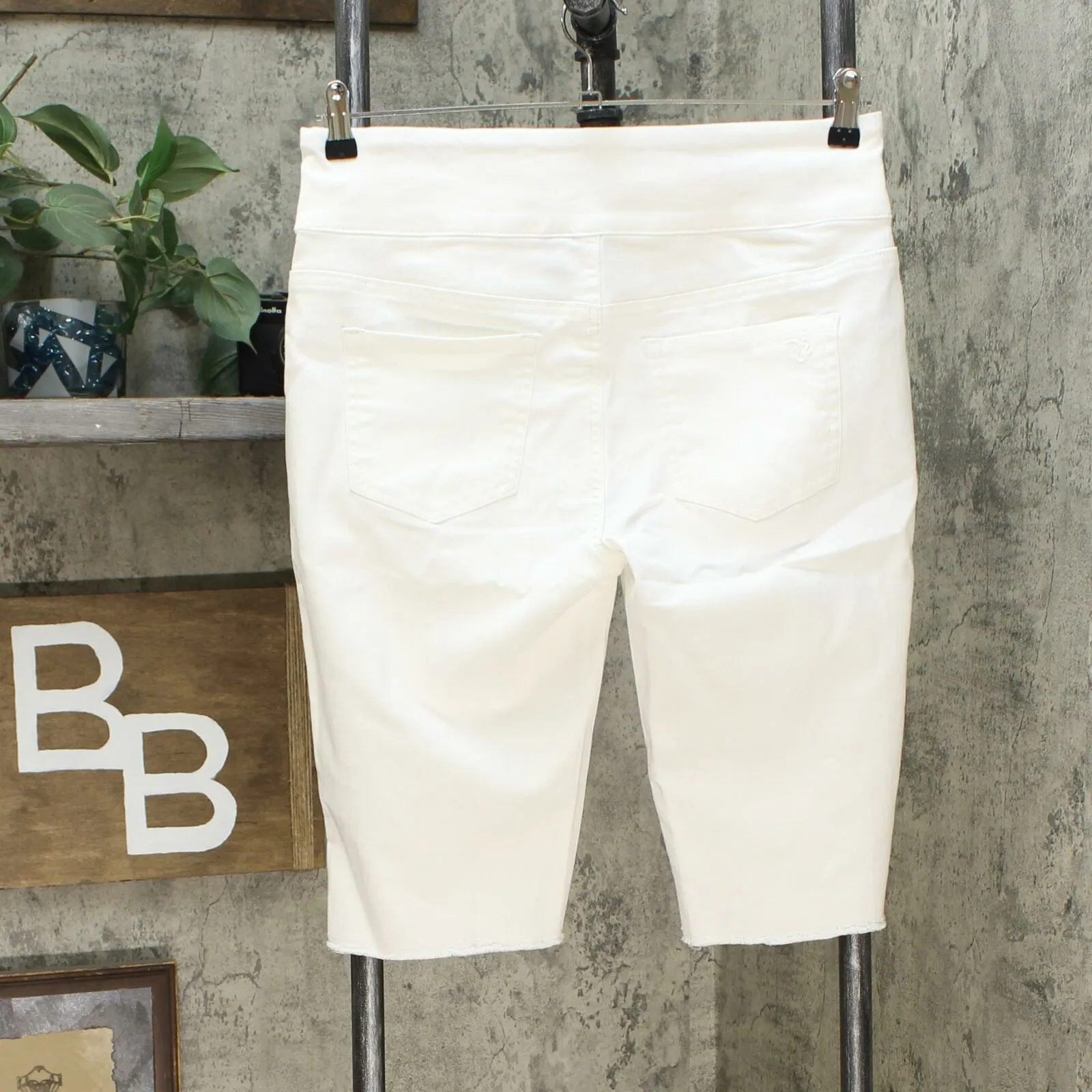 DG2 by Diane Gilman Women's Classic Stretch Pull On Bermuda Shorts Ivory Medium