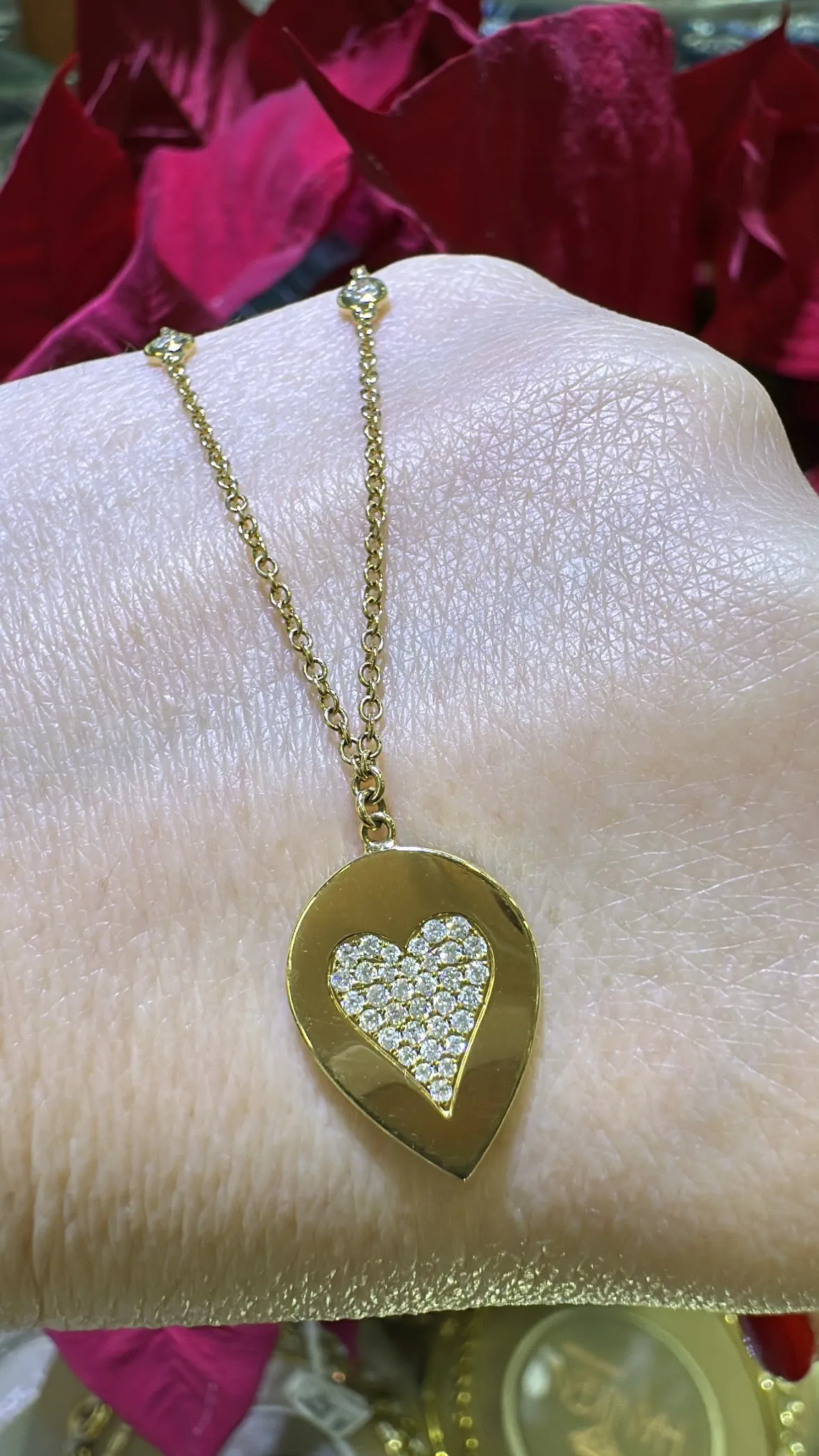 Diamond 0.30ct tw Pave-set Pendant Heart Necklace