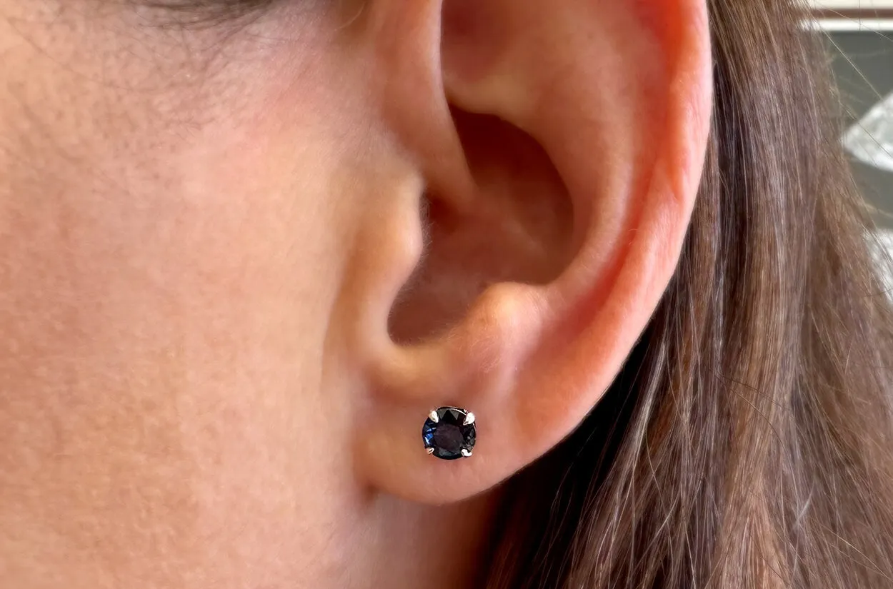 Earrings 18kt Gold 4 Prongs Blue Sapphires Studs