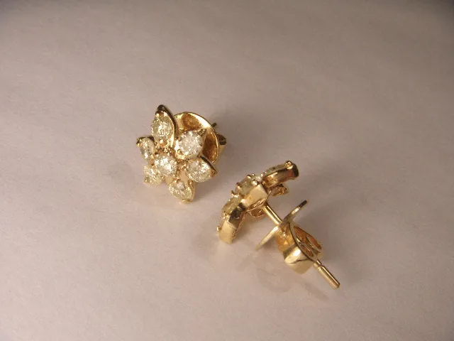 Fabulous Estate 14K Yellow Gold Diamond Floral Stud Earrings Studs