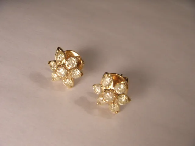 Fabulous Estate 14K Yellow Gold Diamond Floral Stud Earrings Studs