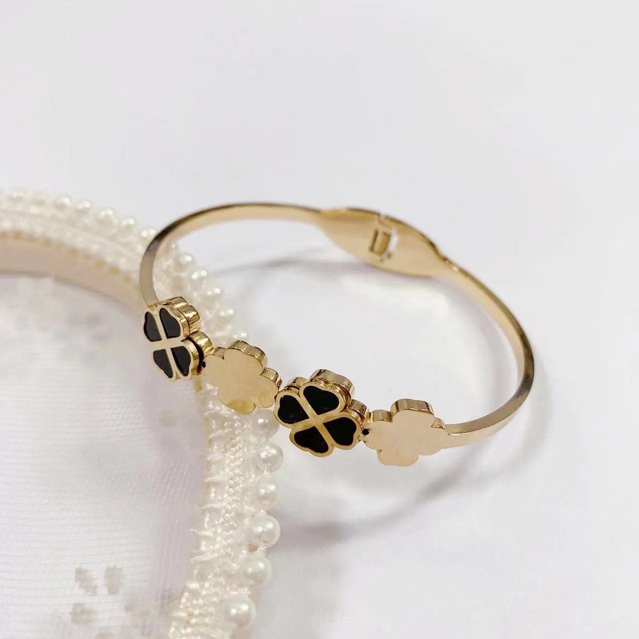 Four-leaf clover Stainless steel Gold Plated Bangle Bracelet for women