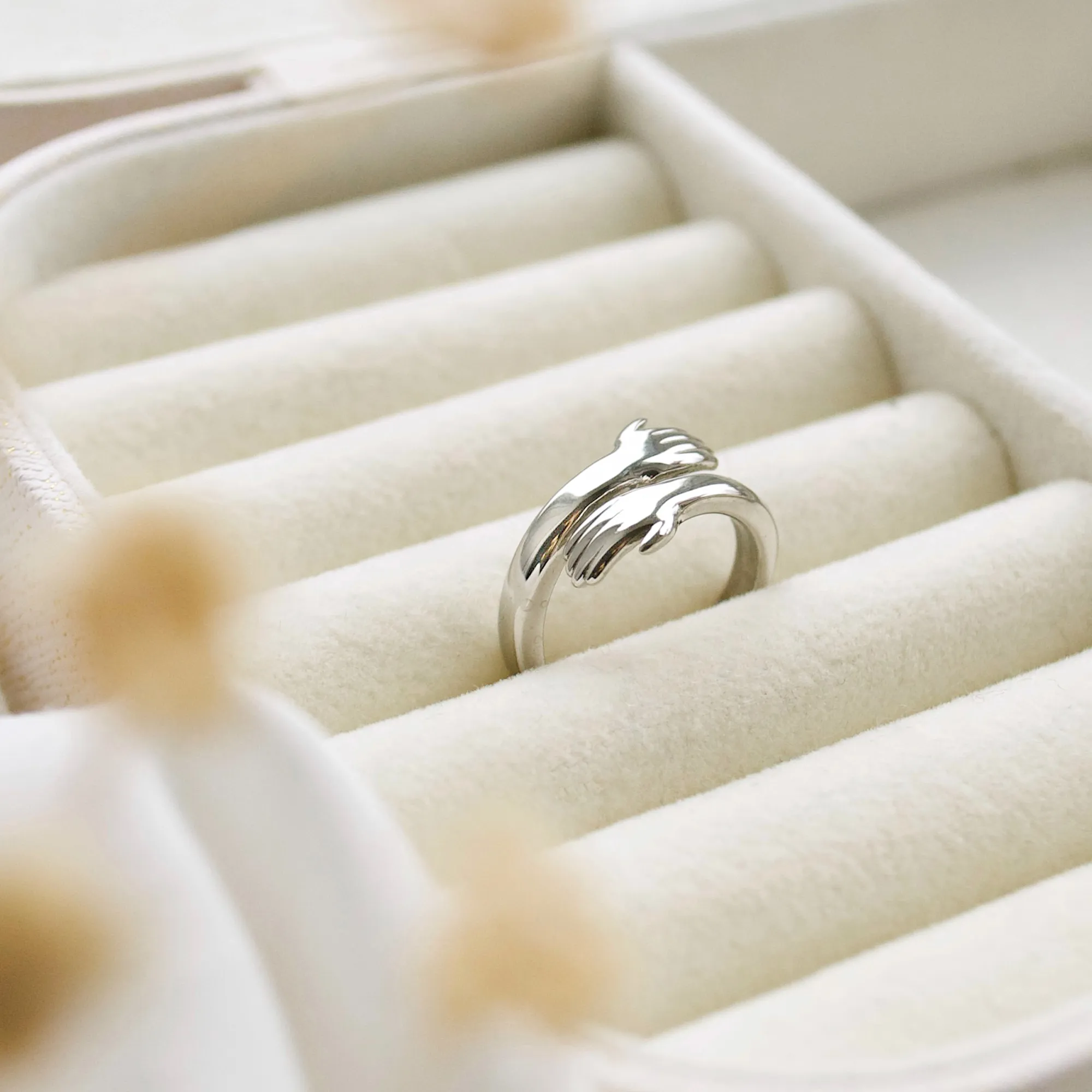 Hug Ring