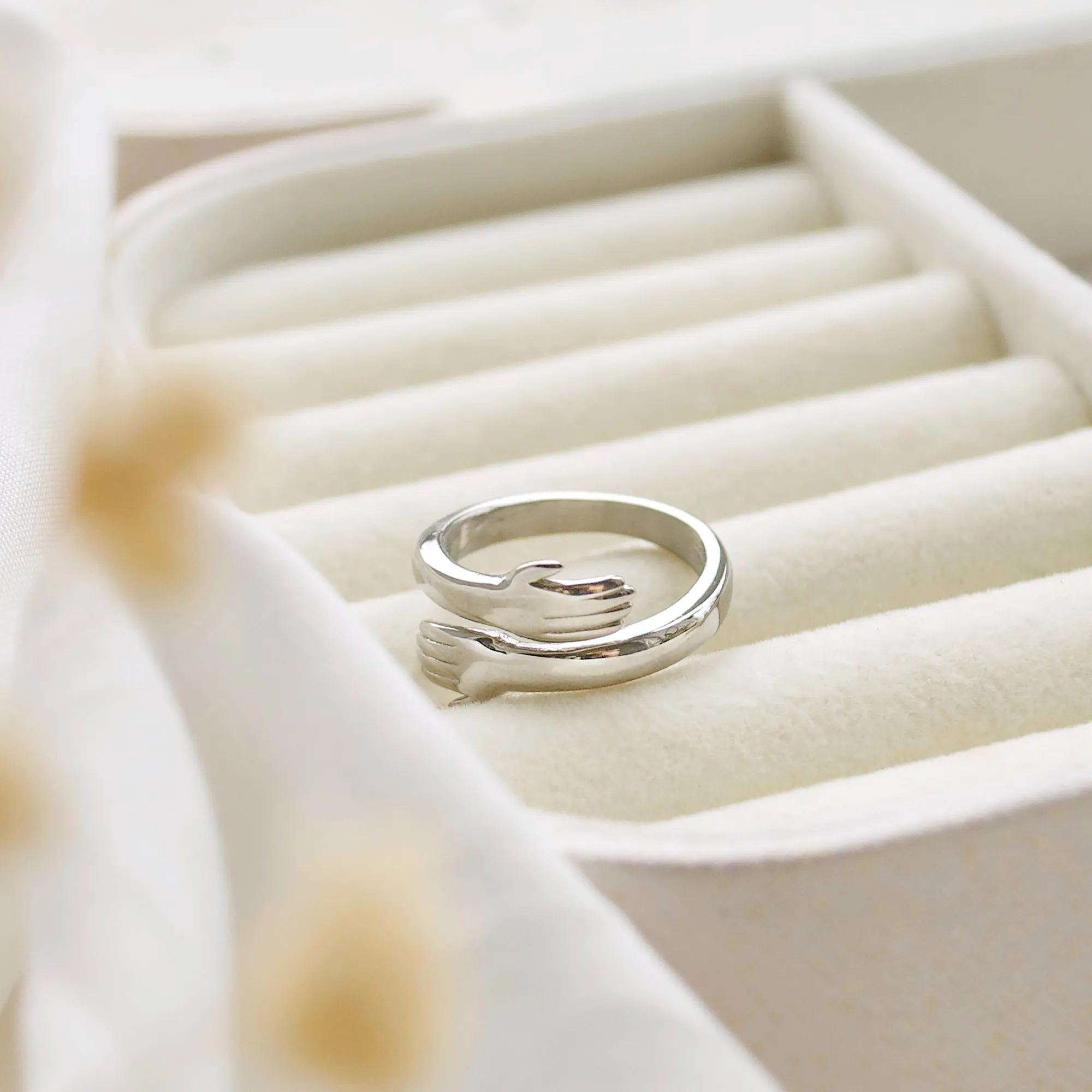 Hug Ring