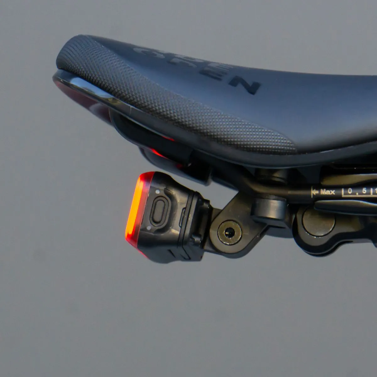 KNOG Blinder Link Saddle Mount Rear Light