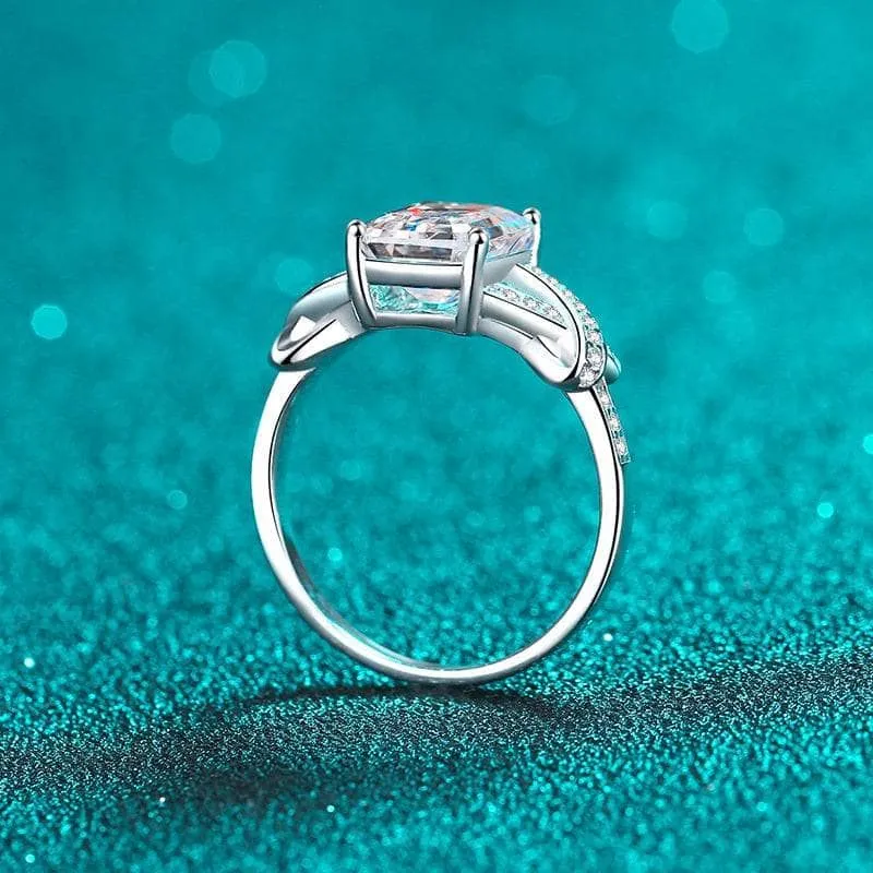 Luxurious 3.0 Ct Emerald Cut Diamond Wedding Ring