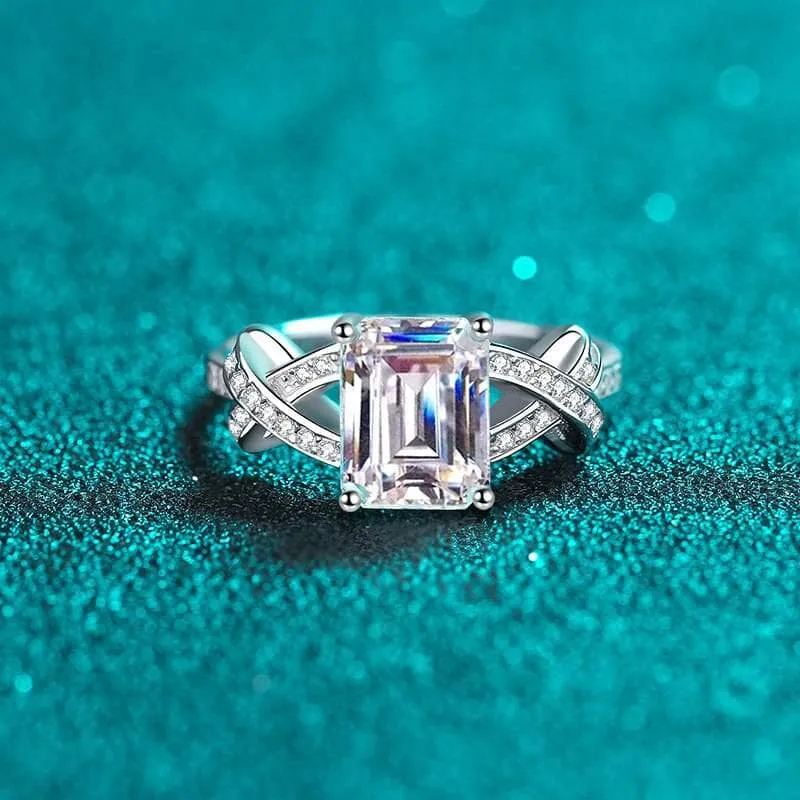 Luxurious 3.0 Ct Emerald Cut Diamond Wedding Ring