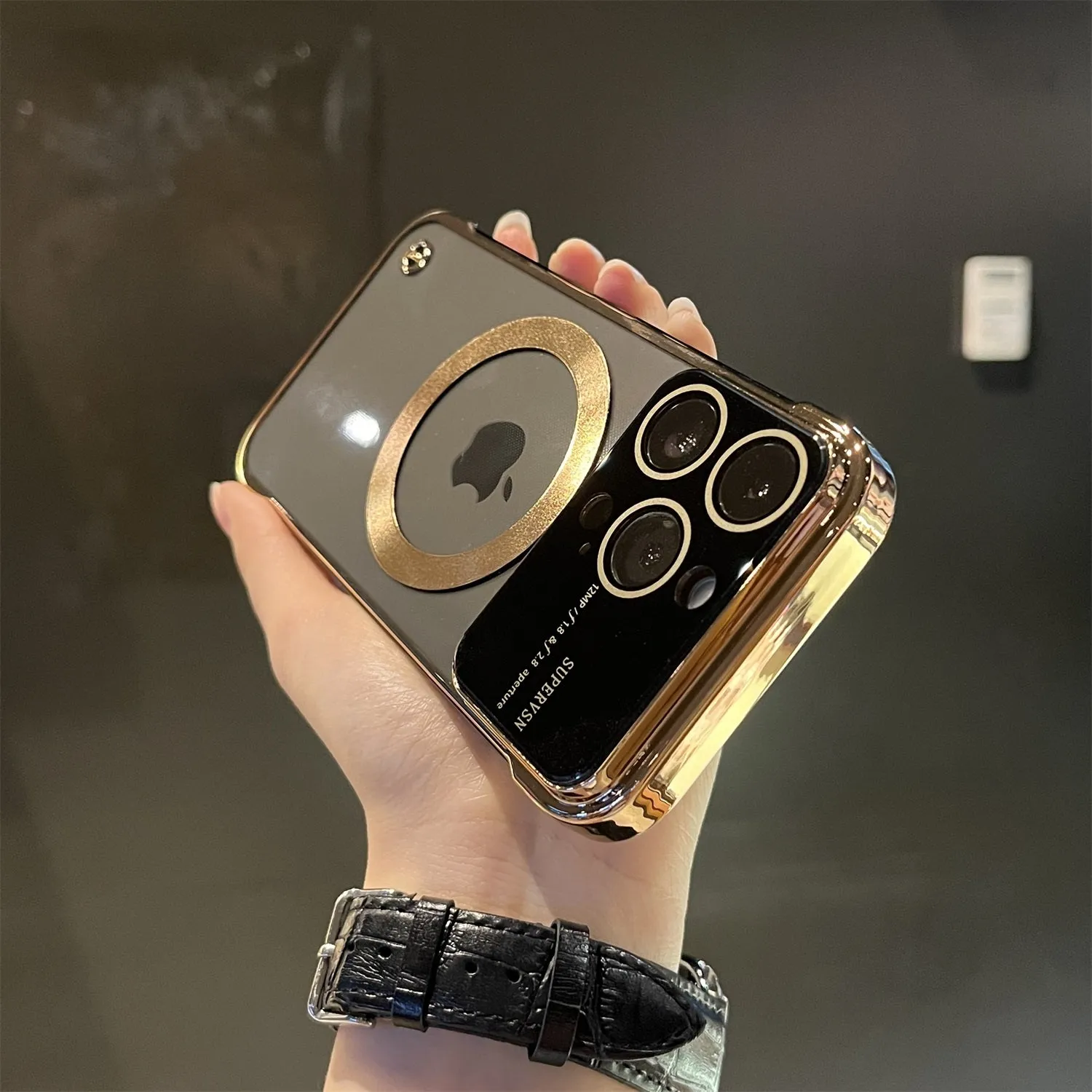 Magnetic iPhone Case Borderless Single Circle