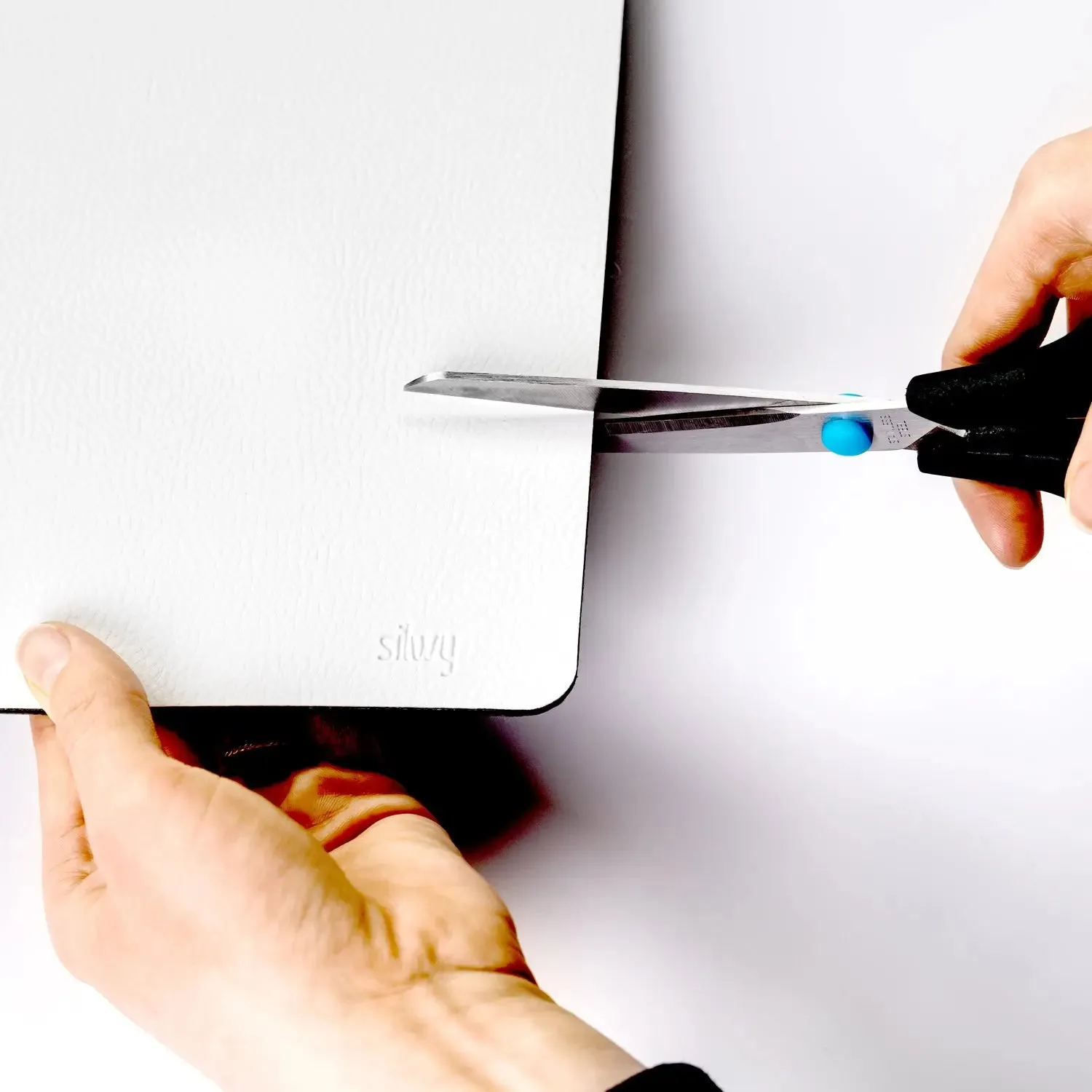 Metal-Nano-Gel-Mat WHITE for Magnetic Glasses By Silwy