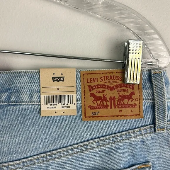 NEW Levi’s 501 Distressed Raw Hem Jean Shorts Cutofffs High Waisted 32 Cotton
