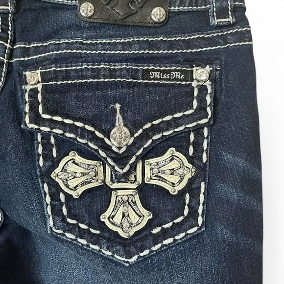 NWOT Miss Me Jeans Wmn’s Size 31 Embellished Cross Dark Wash Boot Cut JP5046817