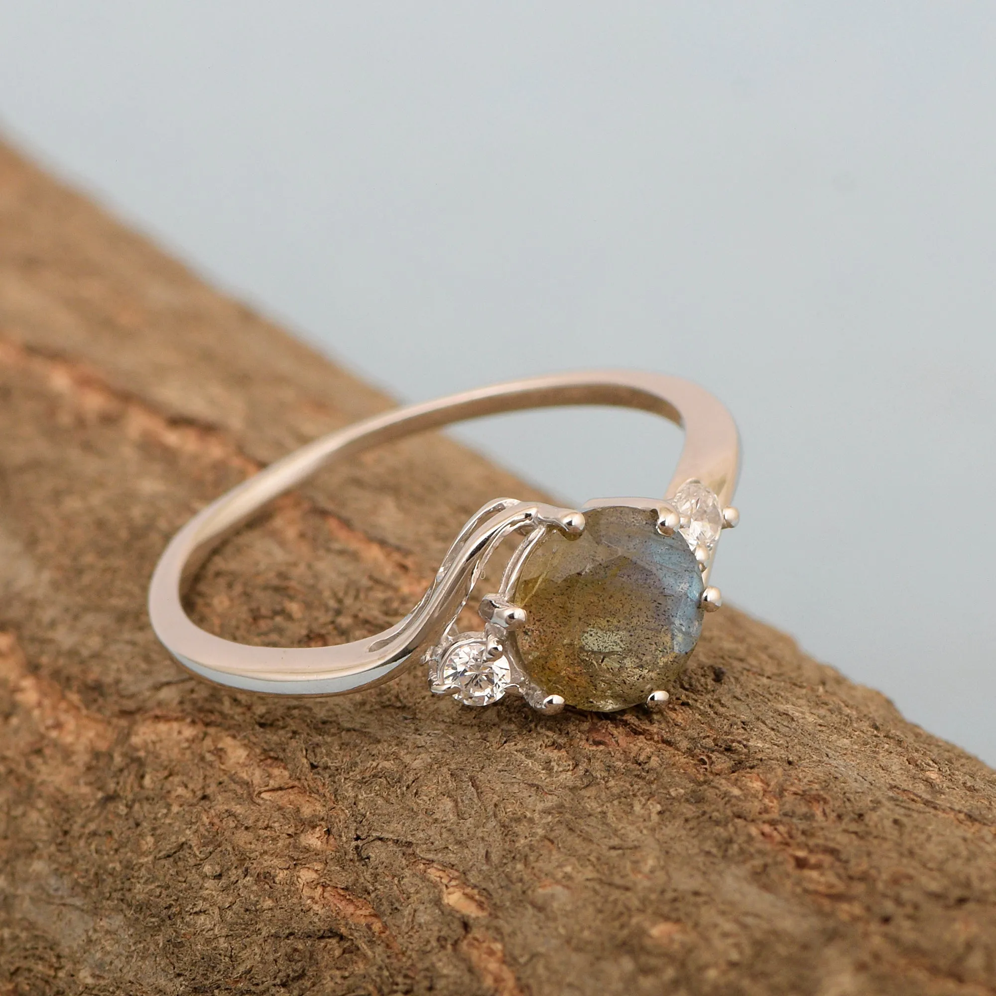 Sterling Silver Timeless Labradorite Round 7 MM Women Engagement Ring